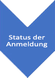 Blaues Pfeilsymbol mit dem Text "Status der Anmeldung" in weißer Schrift.